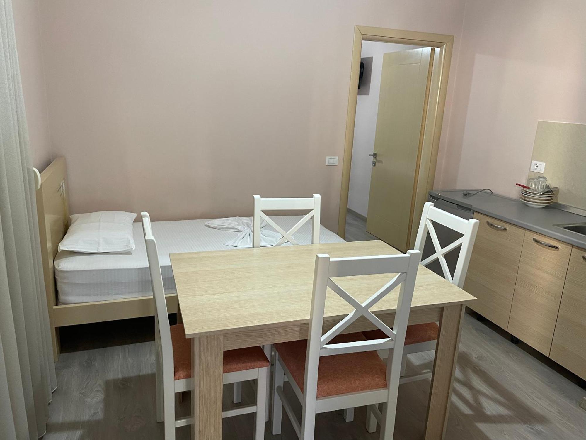 Rent Rooms Kapri Pogradec Exterior foto